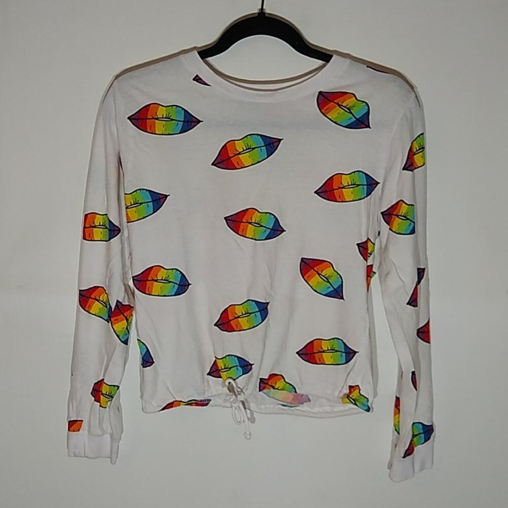 On fire Women's Size Large Rainbow Lips Crop Top.